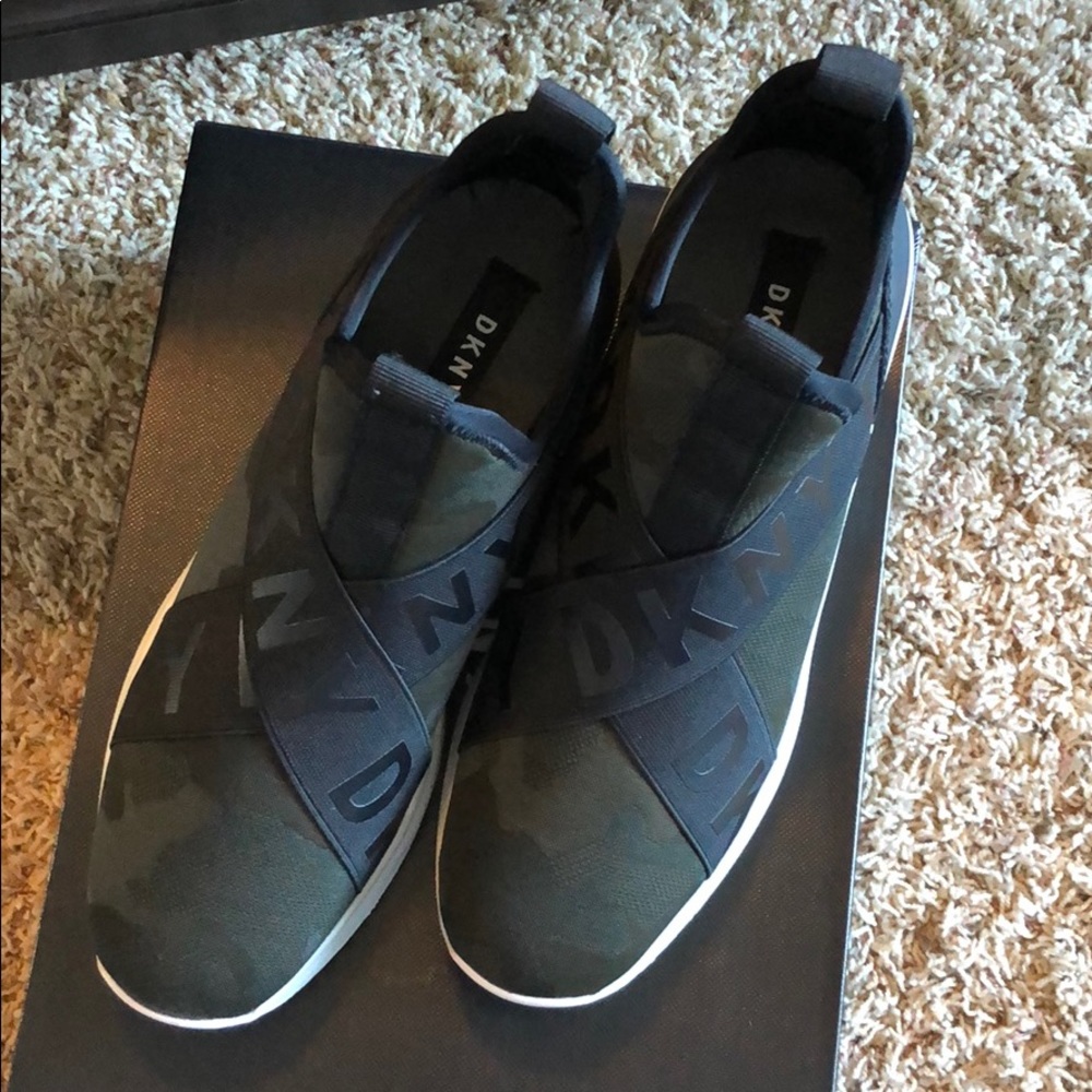 DKNY Leya-Wedge Sneakers